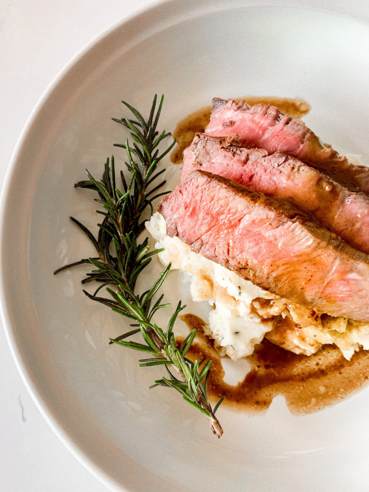 Pan-Seared Garlic-Rosemary Round Steak Recipe