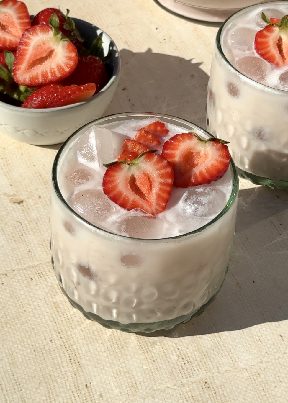 Agua de Fresa Cremosa - thisisavocado_